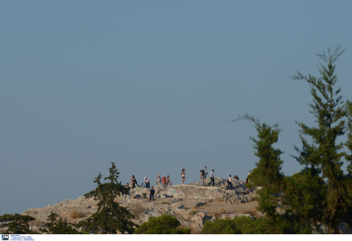 Πνύκα αρχαιοφύλακας: Δέχθηκε επίθεση με βαριοπούλες