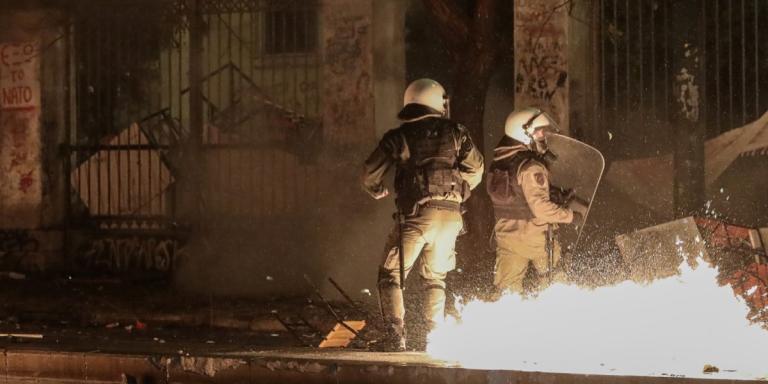 Επεισόδια Πολυτεχνείο: «Πεδίο μάχης» τα Εξάρχεια – 19 συλλήψεις