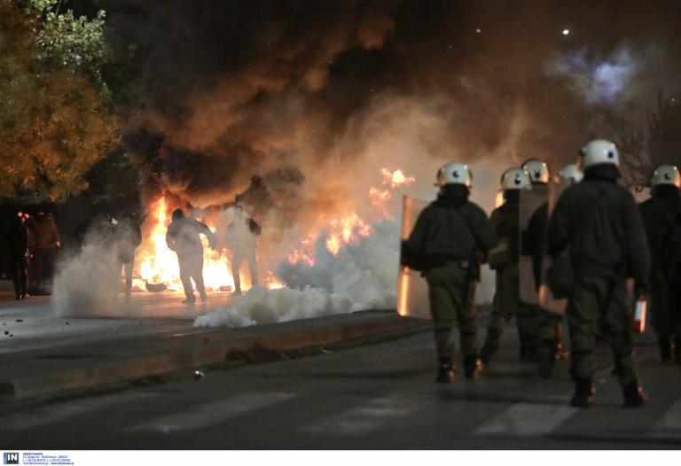 Πολυτεχνείο 2018: Δίωξη για κακούργημα σε έξι από τους 19 συλληφθέντες για τα επεισόδια