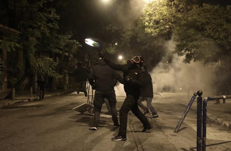 Πορεία σήμερα: Επεισόδια στην Πάτρα με μολότοφ και χημικά (vids)