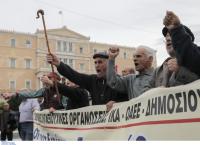Συνταξιούχοι πορεία: Ολοκληρώθηκε η διαμαρτυρία τους προς τη Βουλή – Τα αιτήματά τους (pics)