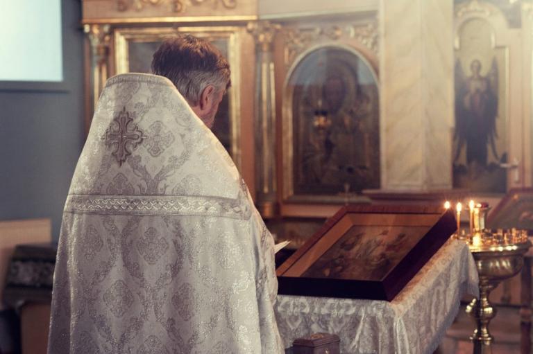 Μισθός ιερείς: Πόσα είναι τα χρήματα που παίρνουν