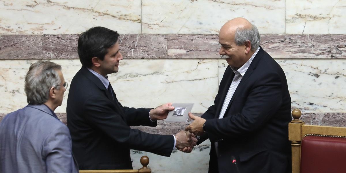 Προϋπολογισμός 2019: Κατατέθηκε στη Βουλή