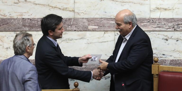 Προϋπολογισμός 2019: Κατατέθηκε στη Βουλή
