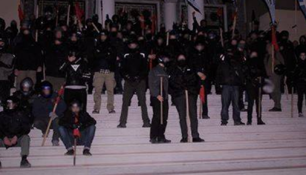 Μέλη Ρουβίκωνα αστυνομία: Η αναρχική συλλογικότητα έκανε έλεγχο σε αστυνομικούς (vid)