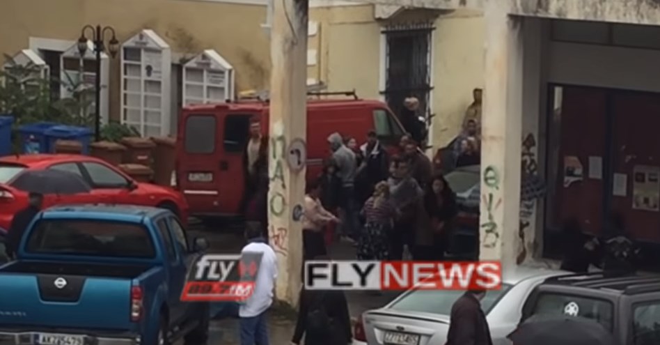 Λαχαναγορά ξύλο: Γροθιές, καφάσια και απειλές στη Σπάρτη (vid)