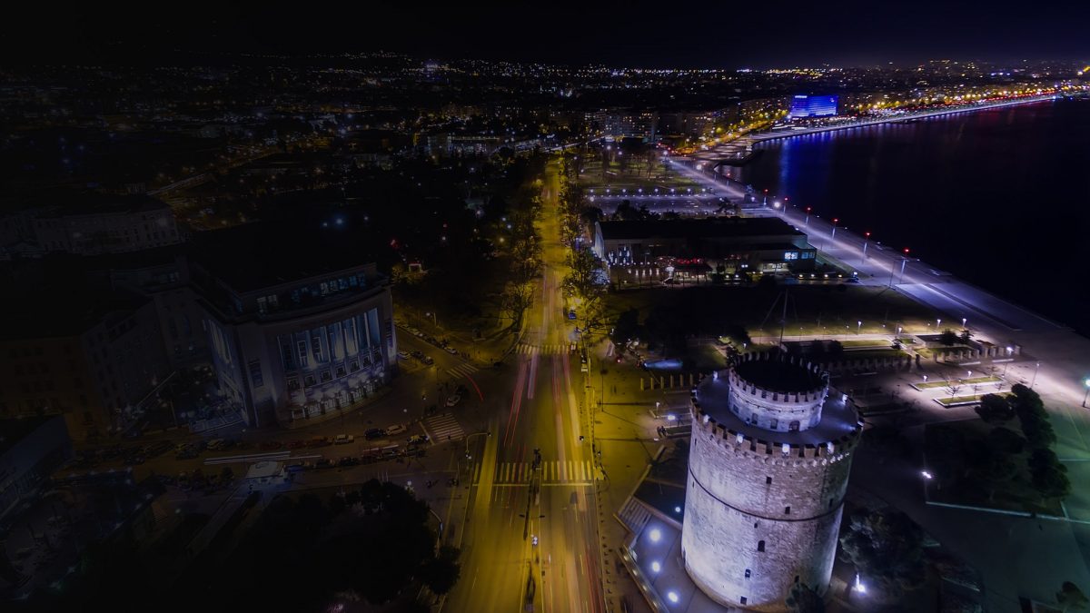 Θεσσαλονίκη: Νυχτερινός περίπατος στην νύμφη του Θερμαϊκού (pics&vid)