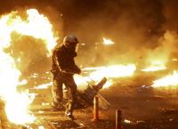 Θεσσαλονίκη τώρα: Φωτιές και οδοφράγματα έξω από την Πολυτεχνική Σχολή του ΑΠΘ (pics&vids)