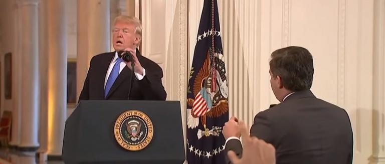 Τραμπ CNN: Το δικαστήριο διέταξε τον Λευκό Οίκο να επαναφέρει τη διαπίστευση του δημοσιογράφου