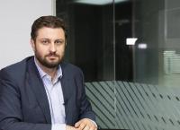 Ζαχαριάδης: Ο Τσίπρας δεν είναι Σαμαράς που άφησε τη χώρα χωρίς προστασία πρώτης κατοικίας