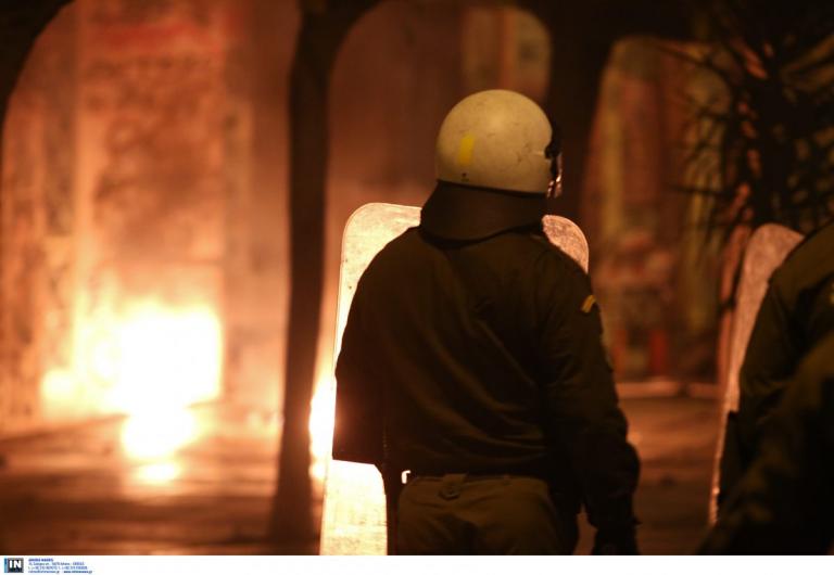 Επίθεση με μολότοφ στο κτίριο των ΜΑΤ στην Καισαριανή