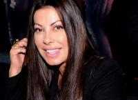 To τατουάζ στο στήθος της Άντζελας Δημητρίου είναι άρρηκτα συνδεδεμένο με τα σουξέ της