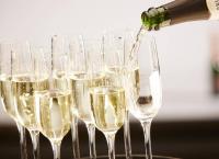 Σαμπάνια: Όλα όσα θέλετε να μάθετε για το αγαπημένο εορταστικό ποτό