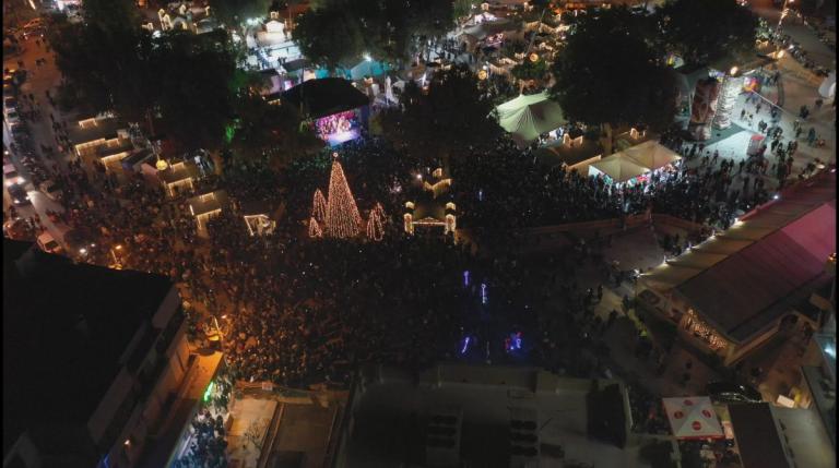 Ηράκλειο Κρήτης: “Άναψαν” το χριστουγεννιάτικο δέντρο – Εντυπωσιακές εικόνες από την εκδήλωση (pics)