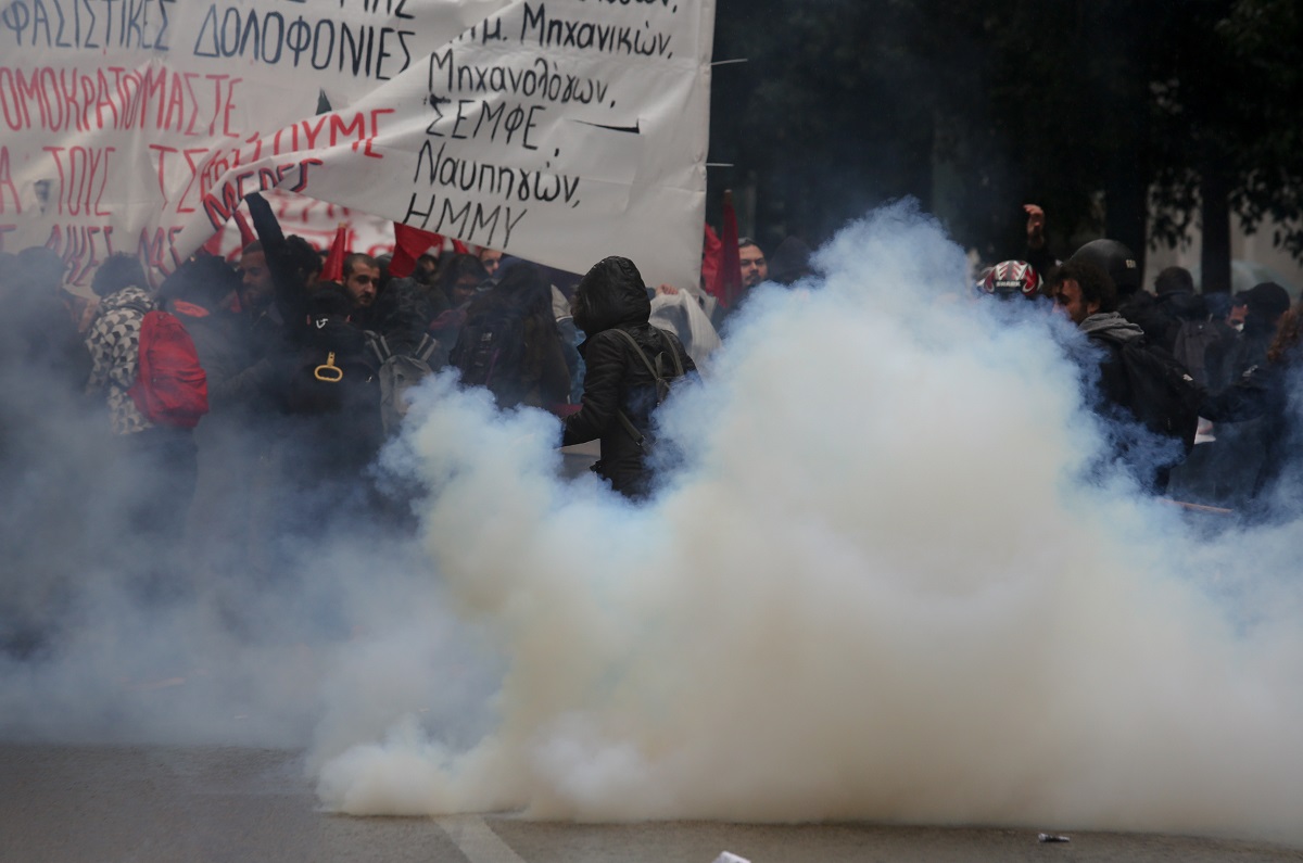 Αλέξανδρος Γρηγορόπουλος πορεία: Πετροπόλεμος με τα ΜΑΤ στη οδό Κοραή (pics)