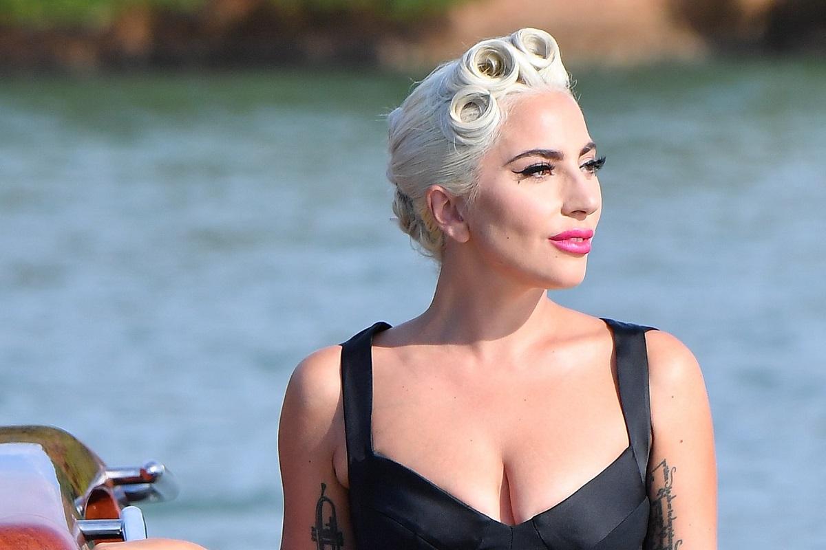 Lady Gaga: Το μυστηριώδες φιλί και η αλλαγή του χρόνου με άγνωστο άντρα
