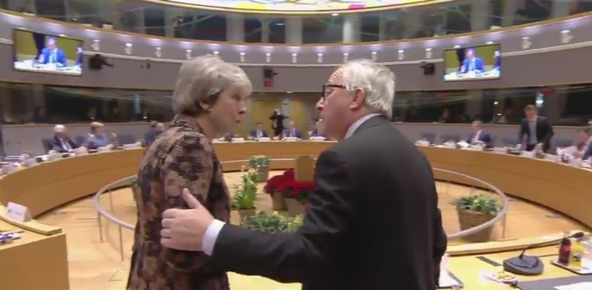 Μέι – Γιούνκερ: Η ένταση ανάμεσά τους σε ένα αποκαλυπτικό βίντεο