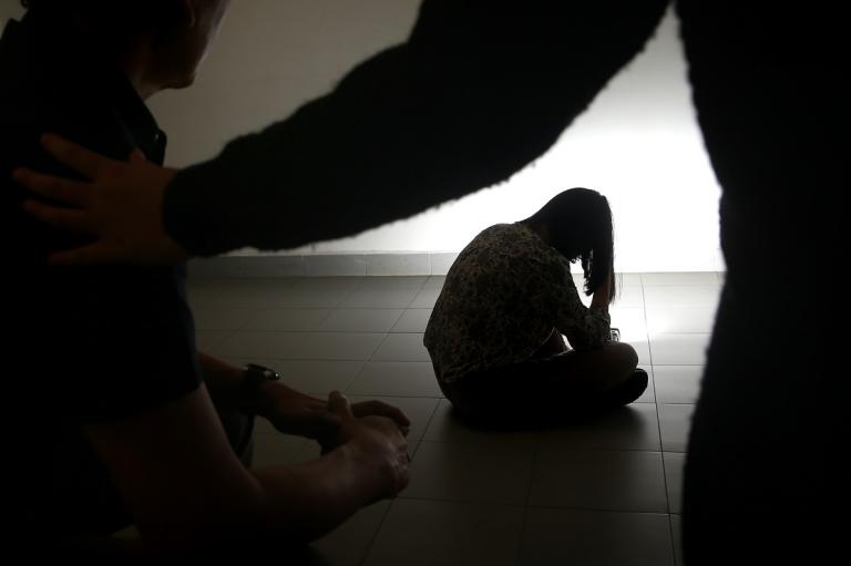 Σοκαριστικό έγκλημα στην Πολωνία: Χρέωνε 5 ευρώ για να βιάζουν τη γυναίκα του