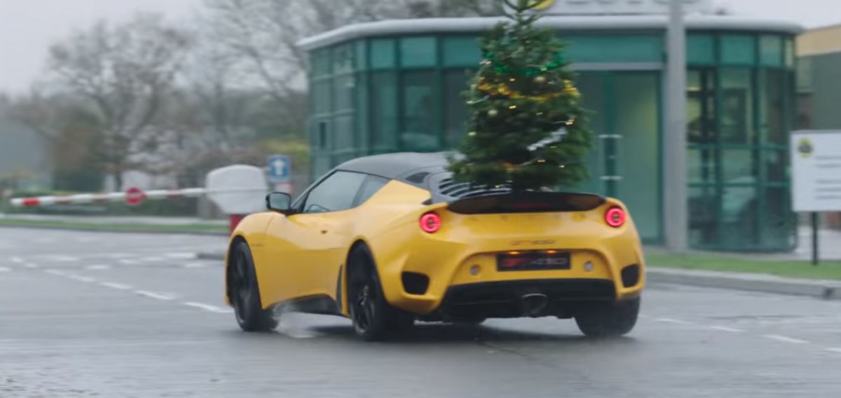 Ευχές για καλά Χριστούγεννα από τη Lotus (vid)