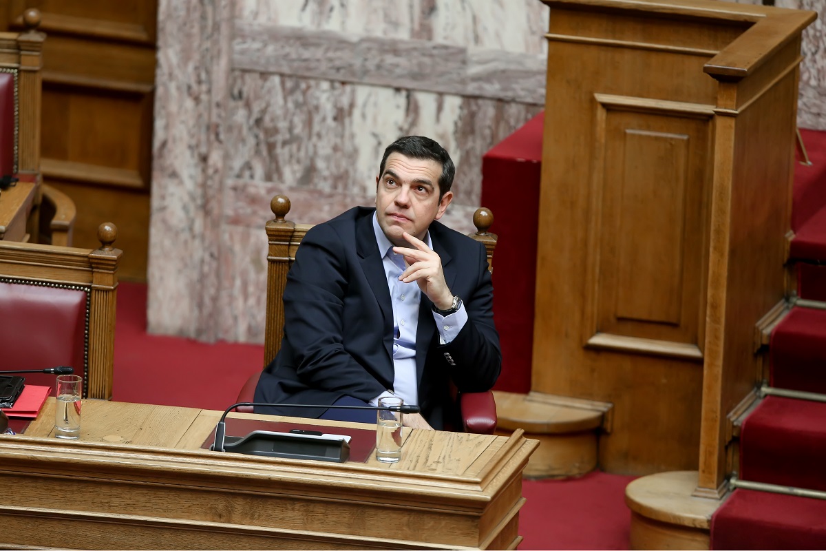 Σε αναμμένα κάρβουνα η κυβέρνηση – Αναζητά τους 151 για τη Συμφωνία των Πρεσπών