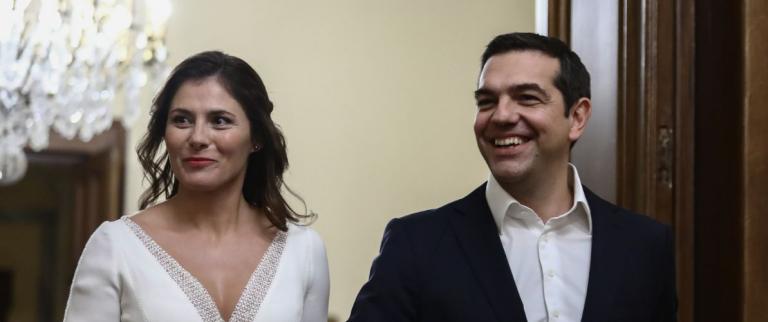 Τσίπρας – Μπαζιάνα: Πήγαν θέατρο στην παράσταση “Ξύπνα Βασίλη” του Εθνικού (pics)