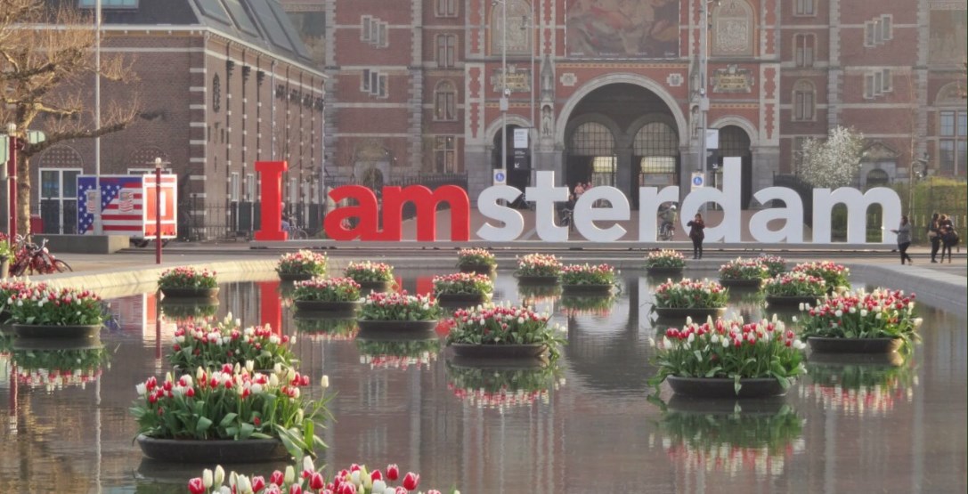 «I Amsterdam»: Γιατί αφαιρέθηκε το δημοφιλές αξιοθέατο του Άμστερνταμ (pics&vid)
