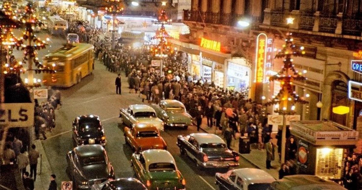 Η χριστουγεννιάτικη Αθήνα πριν από 50 χρόνια ήταν φωτεινή και υπέροχη (pics)