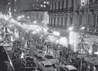 Χριστούγεννα στην Αθήνα: Πώς ήταν οι γιορτές στην πρωτεύουσα το 1956 (vid)