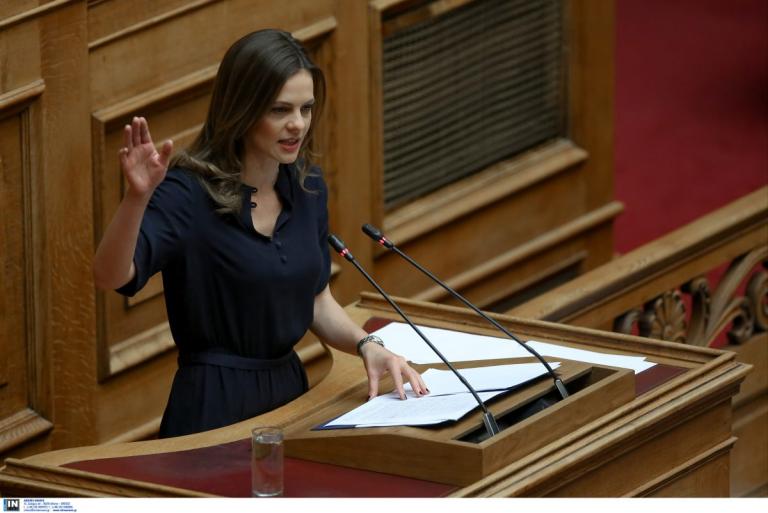 Αχτσιόγλου: Νέα ρύθμιση ασφαλιστικών εισφορών και καταπολέμηση της υποδηλωμένης εργασίας