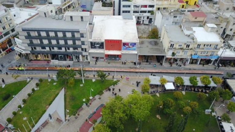 Βασιλόπιτα γίγας στο Περιστέρι: Με 20.000 κομμάτια και 200 φλουριά (pics)