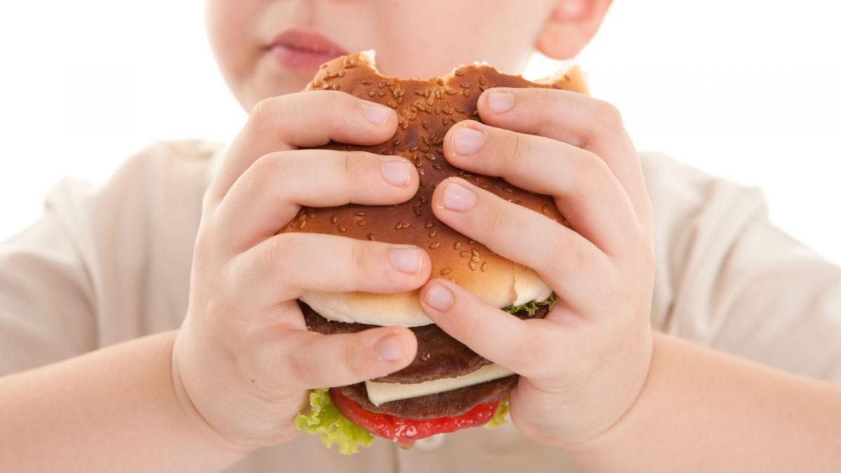 Παχυσαρκία Ελλάδα: Τα ελληνόπουλα από τα πιο παχύσαρκα παιδιά στην Ευρώπη