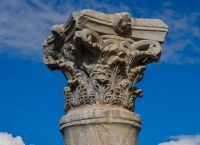 Χαίρε ημάς το πλατύφυλλο – Χαιρετά μας τον πλάτανο: Aυτές είναι οι δημοφιλέστερες ύβρεις στα Αρχαία Ελληνικά