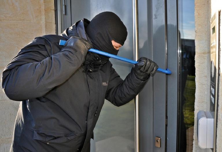 Διαρρήξεις στις γιορτές: Οδηγίες της ΕΛΑΣ για να τις αποτρέψετε