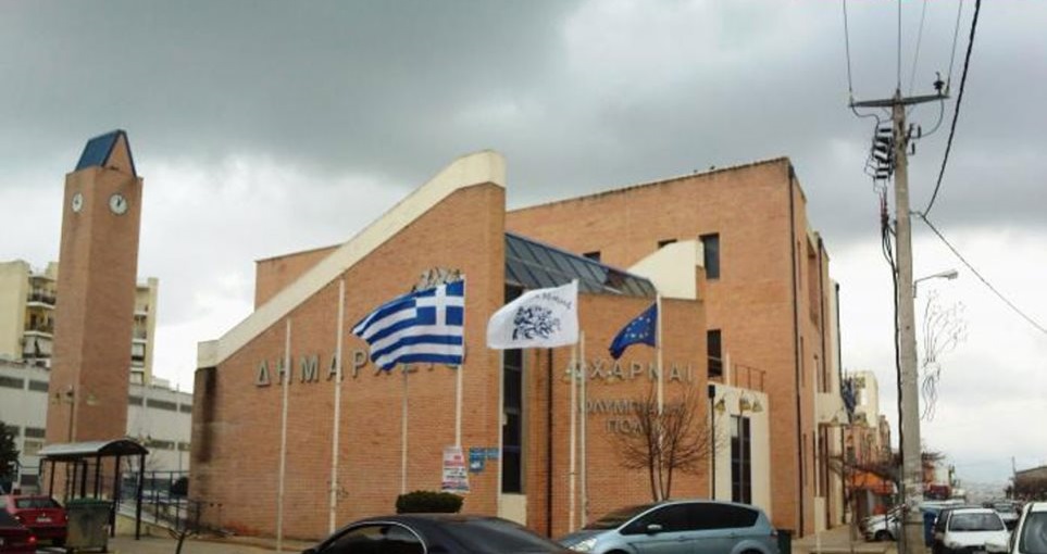 Δημαρχείο Μενίδιου: Συναγερμός για ύποπτο δέμα – Έγινε ελεγχόμενη έκρηξη
