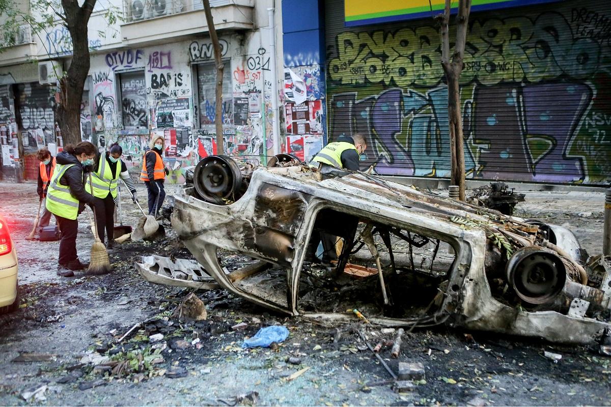 Επεισόδια Αθήνα: Καμένη γη τα Εξάρχεια – Η επόμενη μέρα (pics)