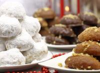 Τα γλυκά των Χριστουγέννων και οι θερμίδες τους: Πόσο μας παχαίνουν κουραμπιέδες και μελομακάρονα