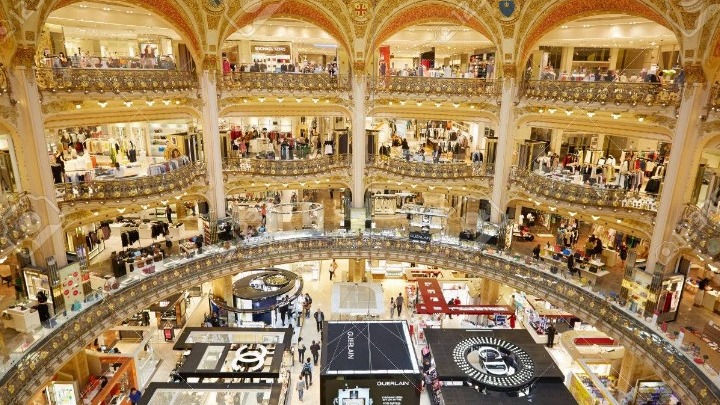 Παρίσι Κίτρινα Γιλέκα: Oι Galeries Lafayette και Printemps κλείνουν τις πόρτες τους