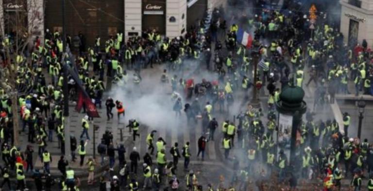 “Κίτρινα Γιλέκα” – Γαλλία: Σε κατάσταση “πολιορκίας” το Παρίσι – Συλλήψεις και χημικά