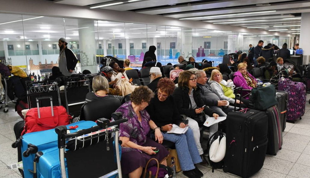 Αεροδρόμιο Γκάτγουικ: Ένας 47χρονος και μια 54χρονη προκάλεσαν το χάος (pics)