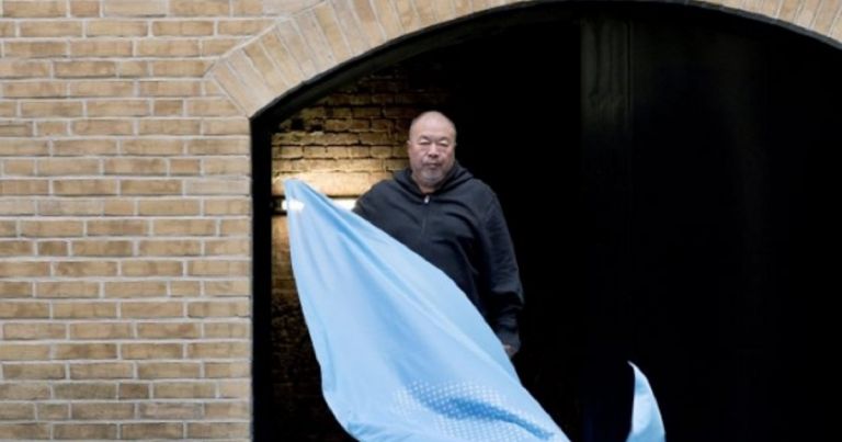 Μια σημαία από τον Άι Γουέι Γουέι για τα ανθρώπινα δικαιώματα