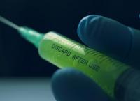 Βιοχάκερ υποστηρίζει ότι μετέτρεψε τη Βίβλο και το Κοράνι σε DNA και τα έβαλε με ένεση στο σώμα του!