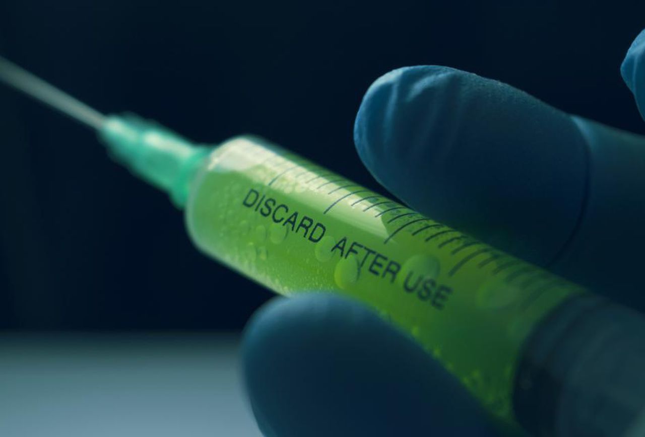 Βιοχάκερ υποστηρίζει ότι μετέτρεψε τη Βίβλο και το Κοράνι σε DNA και τα έβαλε με ένεση στο σώμα του!