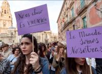 Ισπανία: Οργή από τη δικαστική απόφαση για το βιασμό 18χρονης από την “Αγέλη των Λύκων”