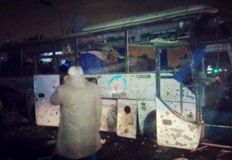 Κάιρο: Έκρηξη σε τουριστικό λεωφορείο – Αναφορές για νεκρούς και τραυματίες (pics&vid)