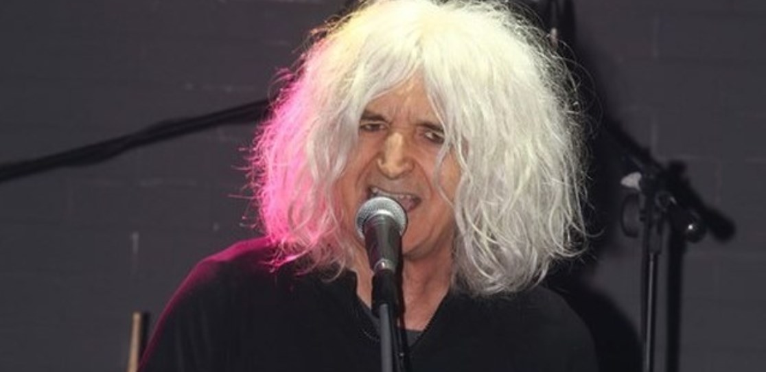 Νίκος Καρβέλας αγνώριστος: Απίθανη φωτογραφία όταν ήταν φαντάρος (pic)
