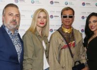 Λάκης Γαβαλάς: Επική εμφάνιση τα Χριστούγεννα (pic)