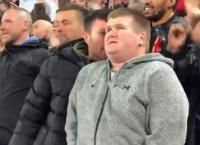 Λίβερπουλ – Νάπολι: Η συγκινητική εικόνα του τυφλού φίλου της Λίβερπουλ στο γκολ του Σαλάχ (vid)