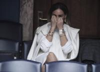 Αυτή είναι: Η Ελληνίδα «Μελάνια Τραμπ» που τρέλανε κόσμο στην Ελληνική Βουλή (pics)