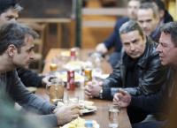 Ο Κυριάκος Μητσοτάκης συναντήθηκε με πρώην χρήστες ναρκωτικών – Ανήμερα των Χριστουγέννων (pics)