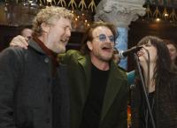 Μπόνο – U2: Χριστουγεννιάτικη συναυλία για τους αστέγους του Δουβλίνου (pics&vid)